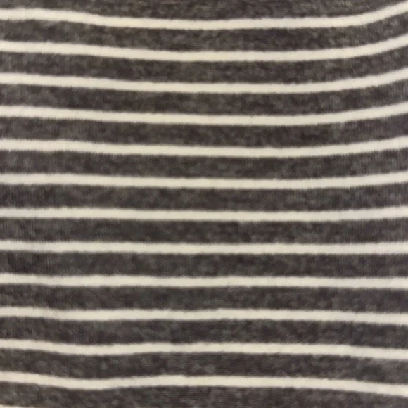 Lululemon cream gray striped vest with 2 zipper pockets and ear phone access - Picture 9 of 9